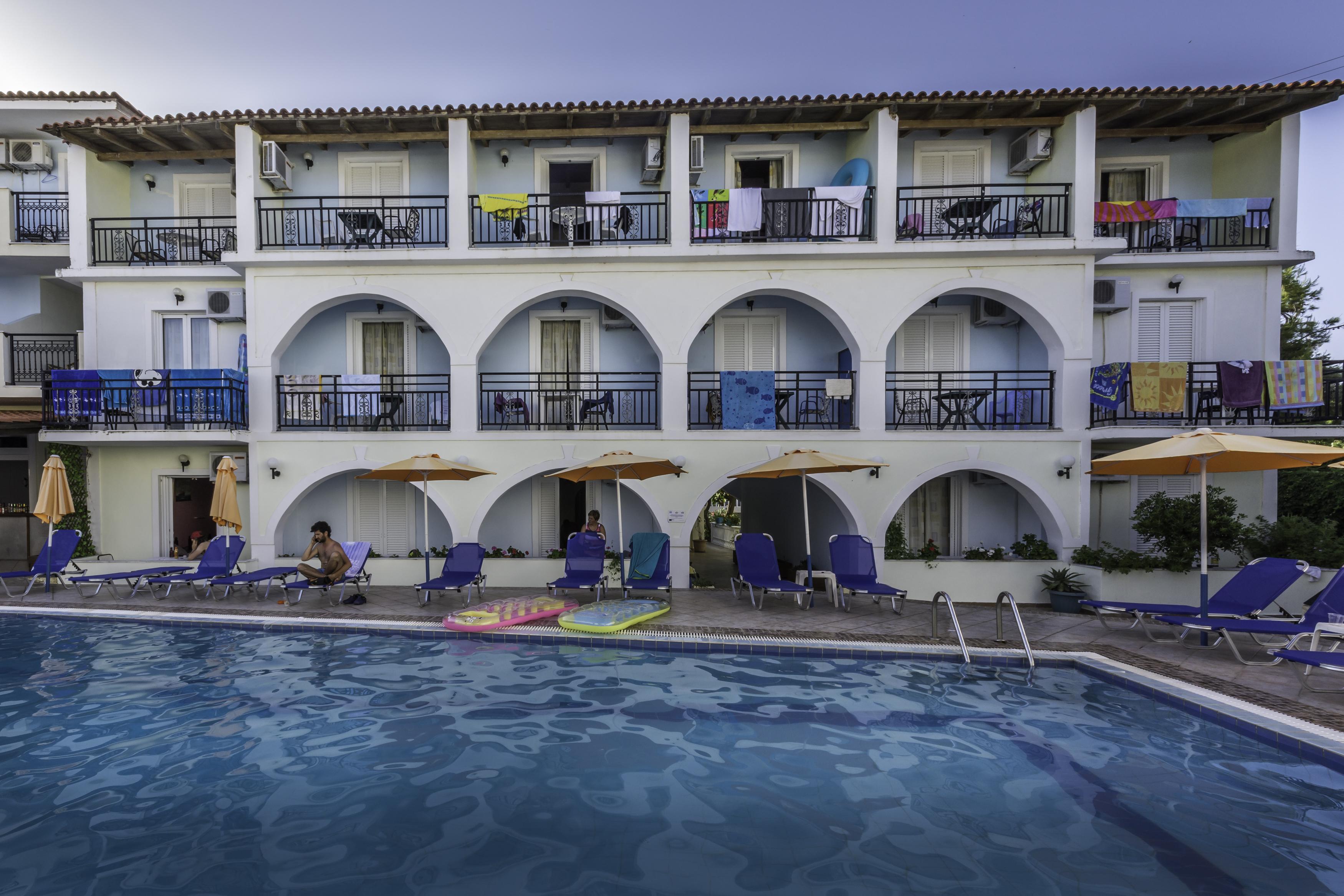 Vossos Hotel Apartments Лаганас Екстериор снимка