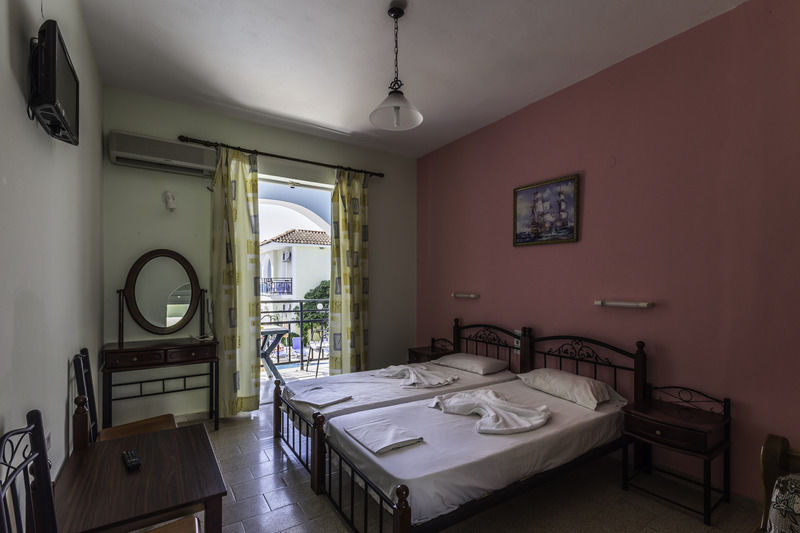 Vossos Hotel Apartments Лаганас Екстериор снимка